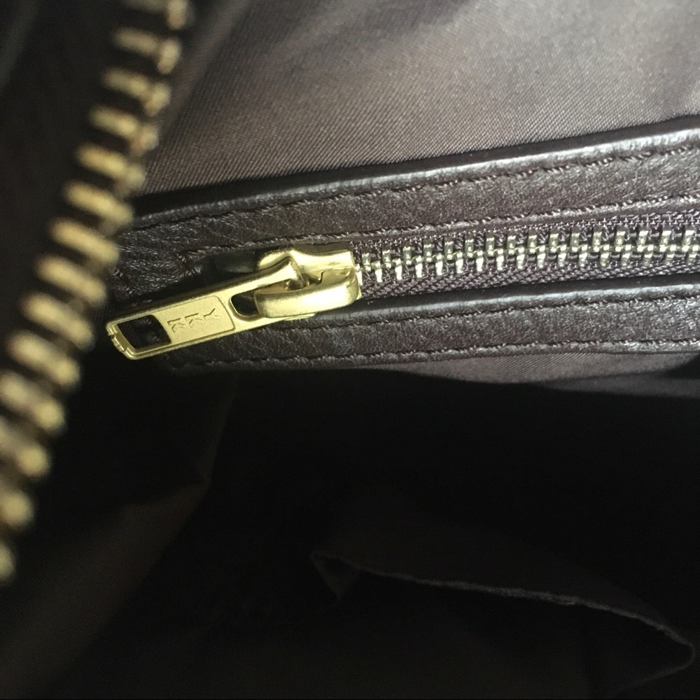 Gucci Shoulder Bag - Picture 8 of 12